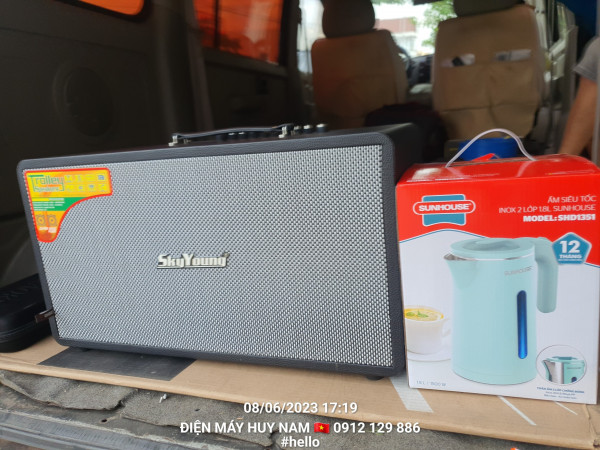 Cuối tuần cùng loa sách tay SkyYoung 779DQ hát karaoke tại bờ đê
