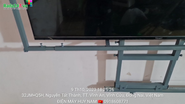 Hướng dẫn lắp đặt khung treo tivi có ray trượt chuyên dụng cho lớp học